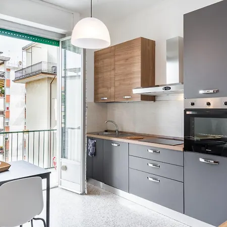 Guesthost - Modern & Apartment La Spezia