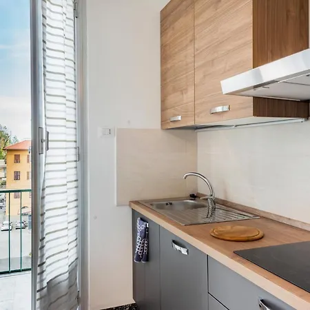 Guesthost - Modern & Apartment La Spezia
