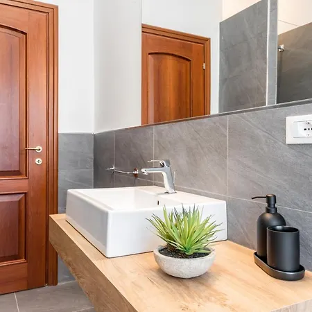 Guesthost - Modern & Apartment