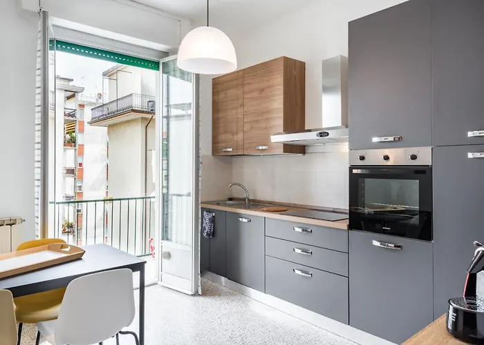 Guesthost - Modern & شقة لا سبيتسْيا