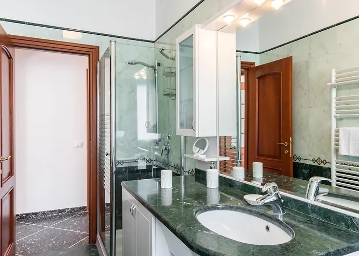 Guesthost - Modern & * لا سبيتسْيا