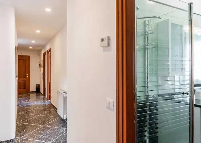 Guesthost - Modern & شقة لا سبيتسْيا